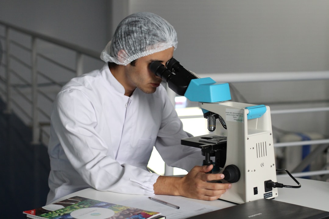Dr. Julia Fischer